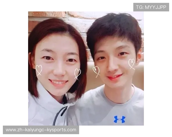 羽毛球选手金荷娜展现迷人魅力，运动场上风采尽显美丽与实力并存